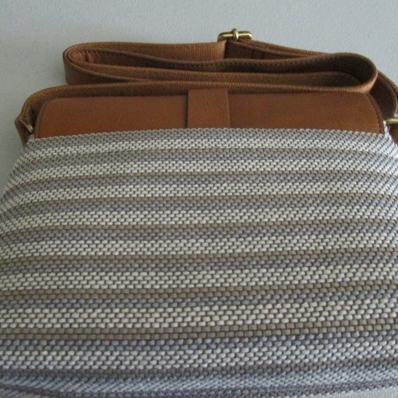 NWT $138 Fossil Leather Kinley Crossbody Bag - Picture 2 of 5